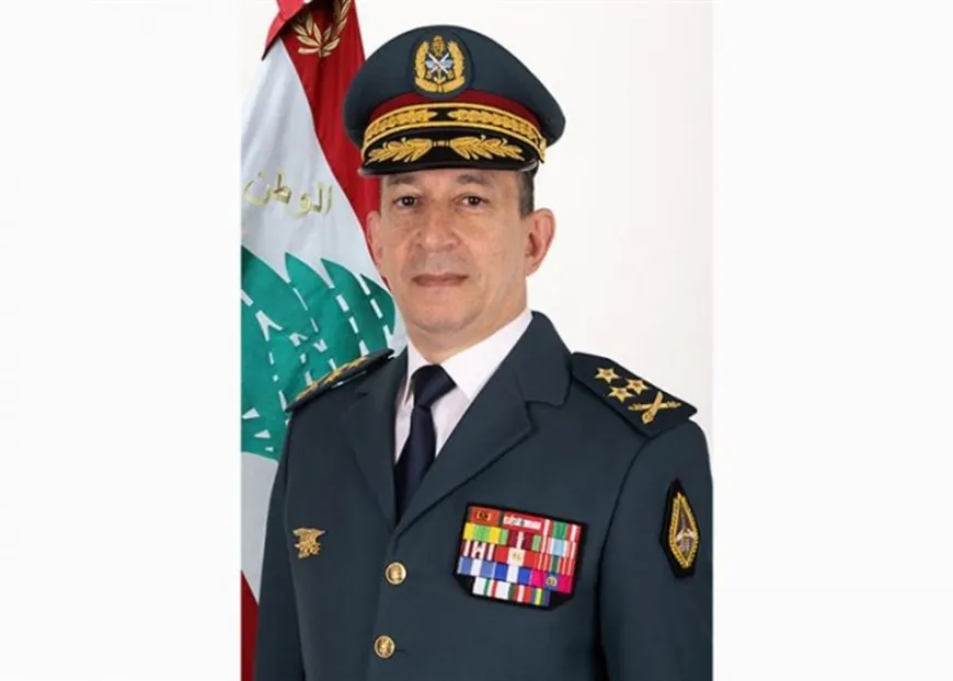 قائد الجيش يشيد بالعسكريين: أنتم حماة الديمقراطية وركيزة الأمن