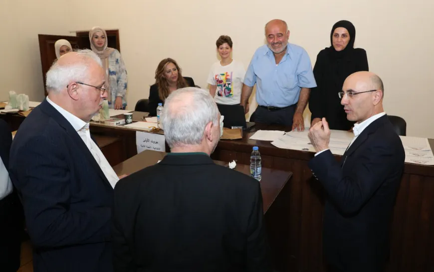 أتوجه إلى القضاة، موظفي الإدارة العامة، القوى الأمنية والعسكرية بالشكر والتقدير على ما بذلوه من جهود جبارة في الانتخابات البلدية والاختيارية. أديتم مهامكم بمسؤولية، وأسهمتم في إنجاح الاستحقاق بما يليق بثقة المواطنين التي شكلت الركيزة الأساسية لهذا النجاح. كلّي فخر بما حققتموه