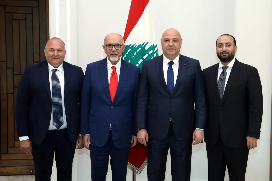 الرئيس عون عرض مع الوزير السابق رائد خوري شؤونًا اقتصادية