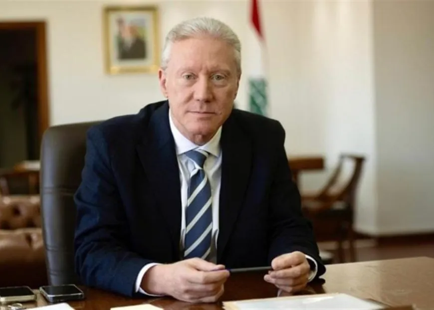 رجي: حزب الله لا يريد التخلي عن سلاحه والشعب لم يعد يريد الثلاثية الخشبية