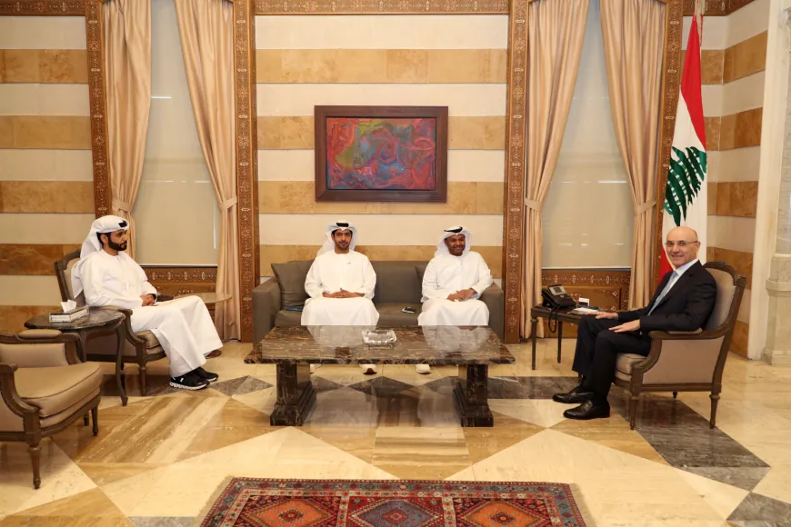 الحجار بحث والوفد الاماراتي في سبل التعاون لتطوير مشاريع الوزارة