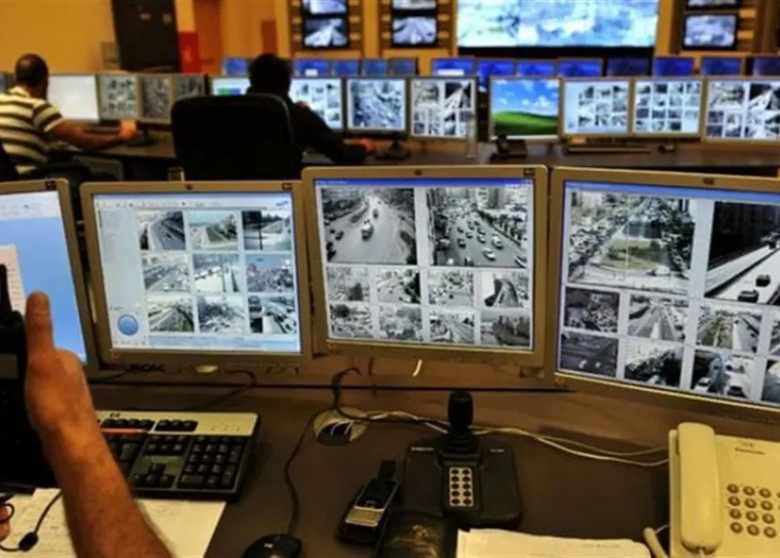حركة المرور كثيفة جراء تصادم شاحنة وسيارة