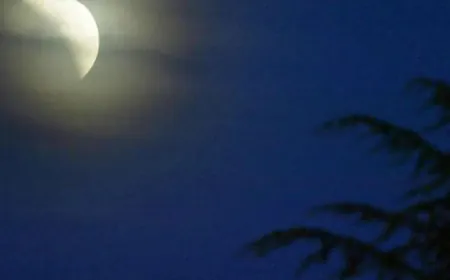 في هذا التاريخ.. حدثان فلكيان نادران للقمر