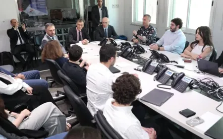 وزير الداخلية استقبل سفير هولندا وتفقدا غرفة العمليات الخاصة بالانتخابات: