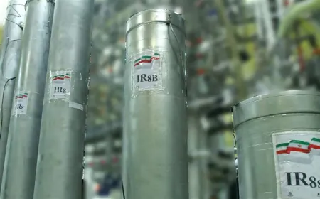 إيران تلمّح إلى إمكانية نقل اليورانيوم المخصب إلى دولة أخرى