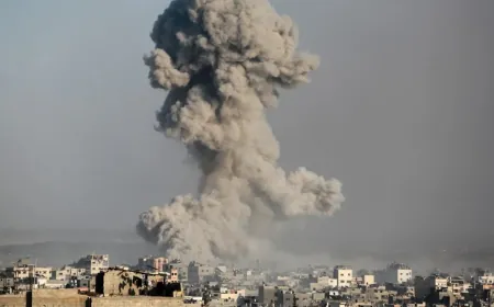 تلويح إسرائيلي بعملية عسكرية واسعة... عشرات القتلى في غزة ونزوح كبير