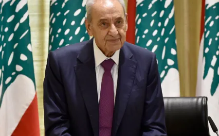 الرئيس نبيه بري يفتتح اعمال الجلسة التشريعية بالوقوف دقيقة صمت عن روح النائب السابق أسمر أسمر