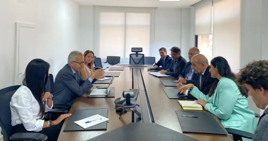 وزير الاقتصاد عرض ولودريان مسار الإصلاحات والتحضيرات لمؤتمري المانحين والمستثمرين
