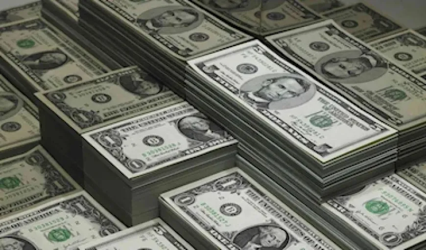 الدولار يهوي إلى أدنى مستوياته منذ 3 سنوات