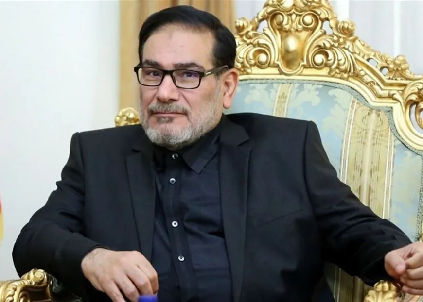شمخاني مخاطبا المرشد: أنا على قيد الحياة وجاهز للمواجهة وسننتصر