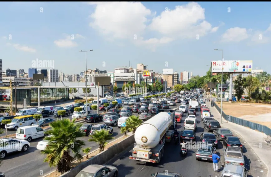 حركة المرور كثيفة على أوتوستراد الناعمة باتجاه خلدة وأنفاق المطار ومن عاليه بإتجاه الكحالة