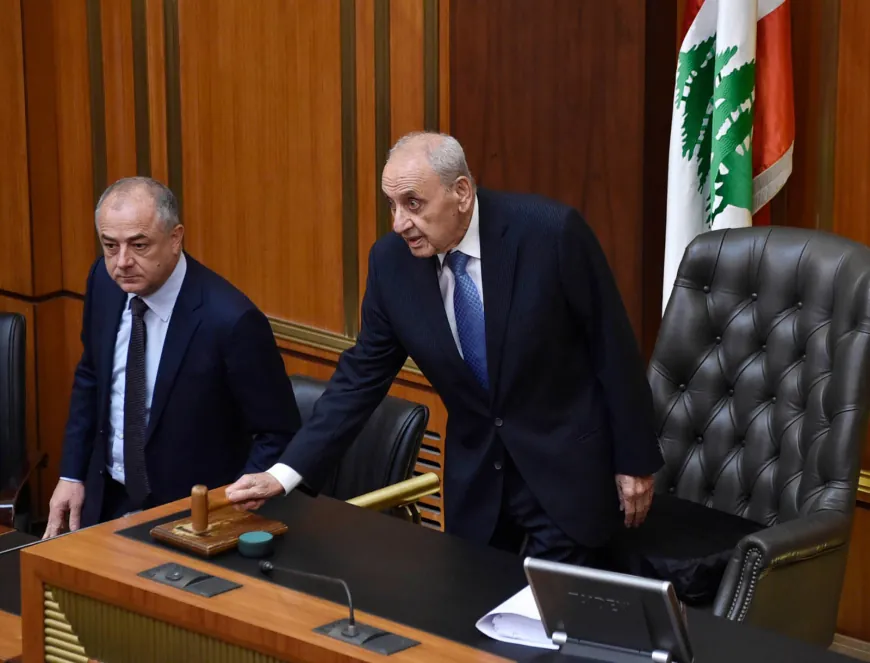بري رداً على النائب عقيص حول عريضة موقعة من اكثر ٦٥ نائباً وتهديده بالانسحاب من الجلسة وتطيير النصاب