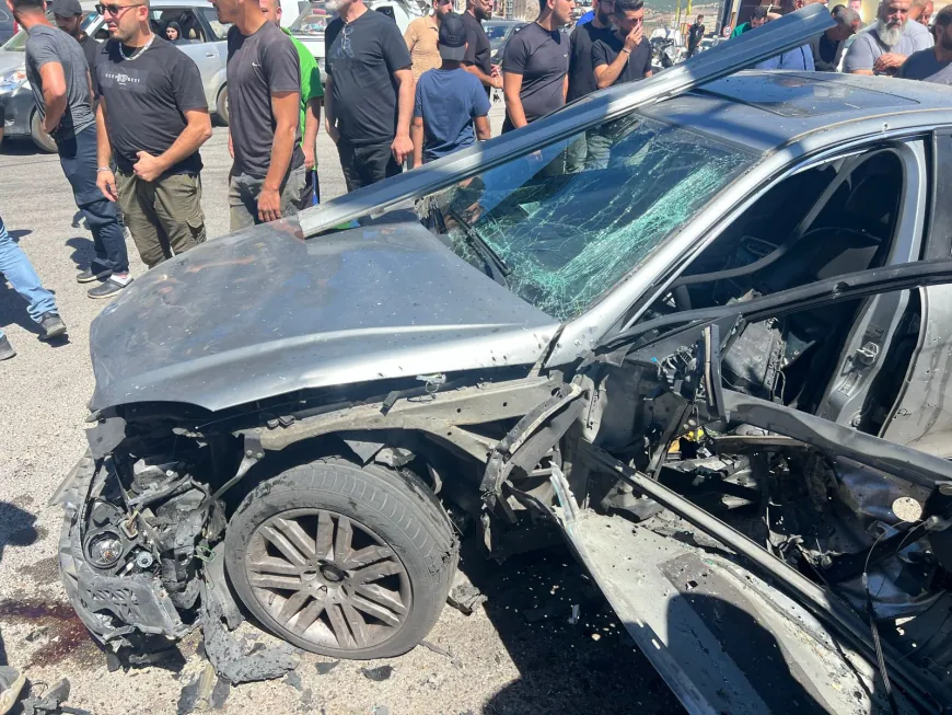 بالصورة: من مكان الغارة التي استهدفت سيارة في مدينة ⁧‫بنت_جبيل‬⁩ بالقرب من مستشفى صلاح غندور