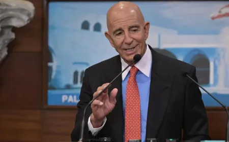 اعتبر المبعوث الأميركي، توم براك، أن الجيش اللبناني منظم ولكنه ليس مجهزاً بشكل جيد، لافتاً إلى أن لبنان يخشى نزع سلاح "حزب الله" لوجود اعتقاد أن ذلك سيؤدي إلى حرب أهلية.     وقال: "اللبنانيون يظنون أن حزب الله لا يعيد بناء قوته لكنه يعيدها"، مضيفاً "كل ما يفعله لبنان هو الكلام ولم يحدث أي عمل فعلي".