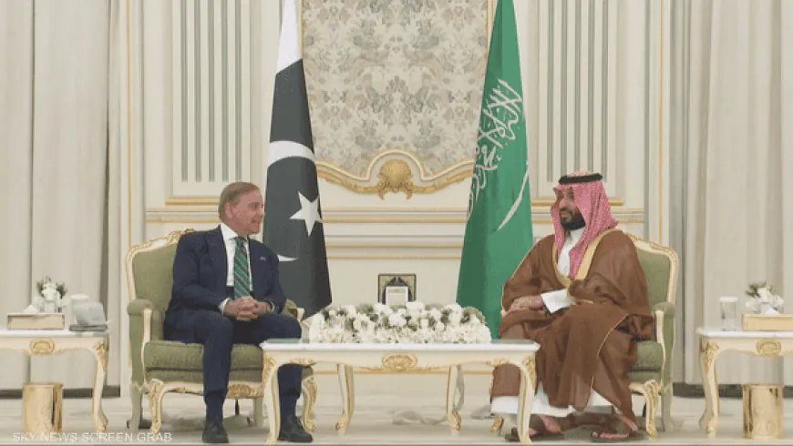 وزير دفاع باكستان: برنامجنا النووي "سيكون متاحا" للسعودية