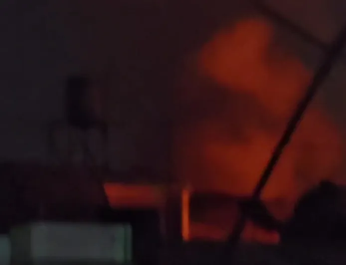 الصواريخ تهزّ محيط المخيم… والاستهداف يتجاوز الحدود!