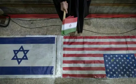 إسرائيل تحذّر واشنطن من سيناريو إيراني خطر... مناورات أم تمهيد لهجوم؟ حذّرت إسرائيل واشنطن من أن مناورات الحرس الثوري الإيراني الصاروخية قد تكون غطاءً لهجوم محتمل، في ظل تصاعد المخاوف من سوء تقدير قد يقود إلى مواجهة أوسع.