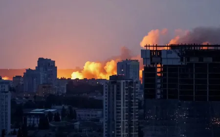 الضربات الأخيرة غير كافية"... إعلام عبري: نتنياهو سيسعى لإقناع ترامب بتوسيع العمليات ضد "حزب الله" أفادت "القناة 13" العبرية بأن "إسرائيل تعتبر حالياً الملف اللبناني أكثر إلحاحاً من الملفّ الإيراني".