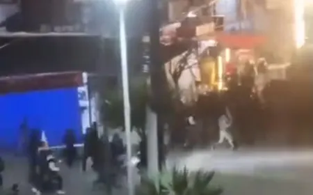 بالفيديو  انتشار لأمن العام السوري في شوارع رئيسية بمدينة اللاذقية لضبط الأمن ومواجهة محاولات إحداث فوضى.