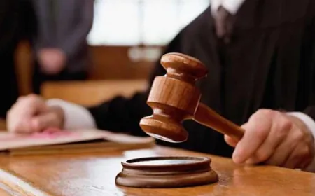 إذا كان الدستور اللبناني يلحظ آلية واضحة لمحاسبة من يخلّ بالواجبات الوطنية أو يمسّ السيادة، فلماذا لم يتحرك المجلس الأعلى لمحاكمة الرؤساء والوزراء؟ وهل باتت النصوص الدستورية معلّقة عندما تطال الشبهة مواقع سياسية نافذة؟