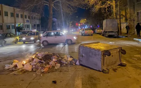 مسؤول إيراني يتوعد المتظاهرين "المخربين" بالإعدام.. وسط انقطاع شبه كامل للإنترنت