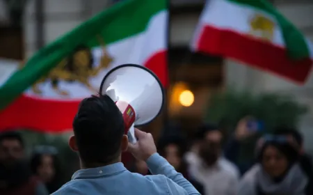 الأسبوع الأخطر منذ 45 عامًا: نظام إيران يترنّح وواشنطن تستعد للأسوأ