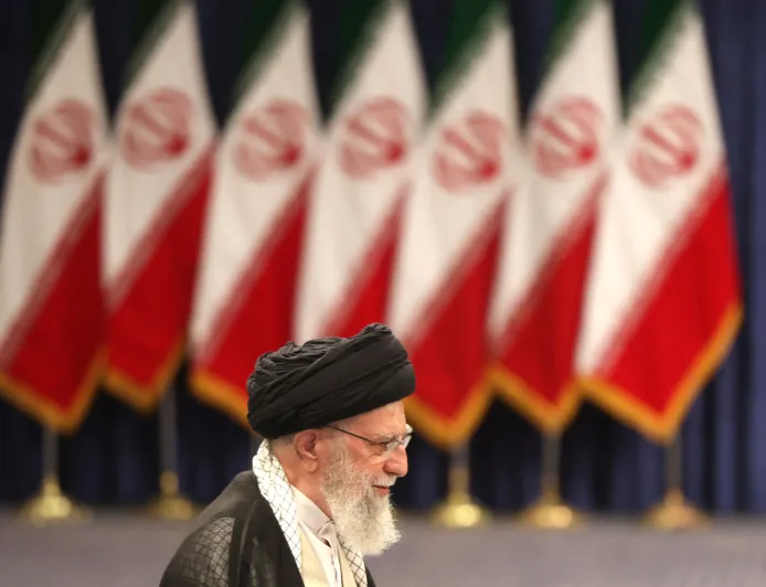 إيران بين خطاب التحدي وحقيقة القلق: ماذا تخفي طهران خلف لغة القوة؟