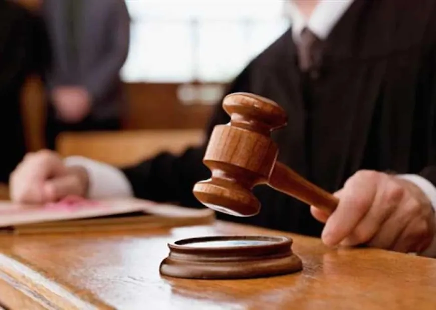 إذا كان الدستور اللبناني يلحظ آلية واضحة لمحاسبة من يخلّ بالواجبات الوطنية أو يمسّ السيادة، فلماذا لم يتحرك المجلس الأعلى لمحاكمة الرؤساء والوزراء؟ وهل باتت النصوص الدستورية معلّقة عندما تطال الشبهة مواقع سياسية نافذة؟