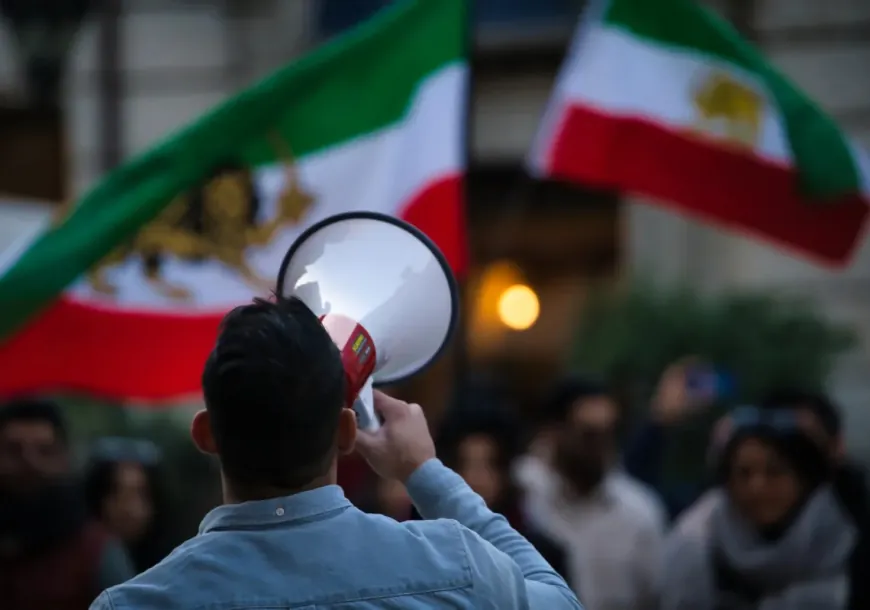 الأسبوع الأخطر منذ 45 عامًا: نظام إيران يترنّح وواشنطن تستعد للأسوأ