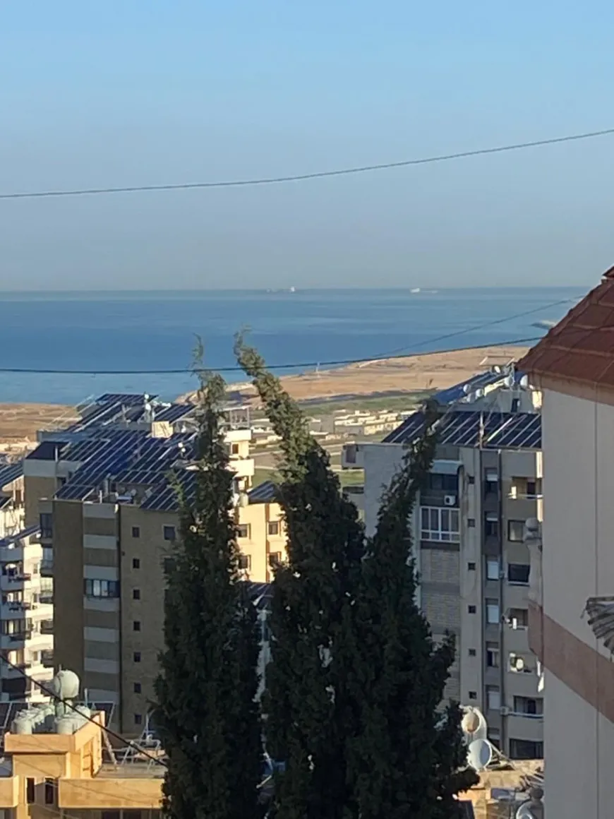 بالصور بوارج مجهولة قبالة ساحل بيروت