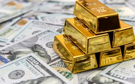 الذهب يرتفع مع تراجع الدولار... كم بلغ سعر الأونصة؟
