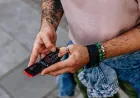 العودة إلى الهواتف التقليدية: هل هي الحل الأفضل للتحرر من الإدمان الرقمي؟