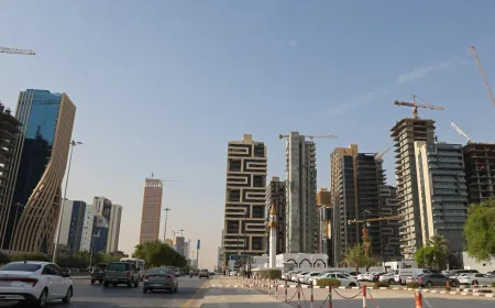 الدفاع المدني السعودي: إصابة مقيم من جنسية عربية بشظايا صاروخ باليستي في الرياض