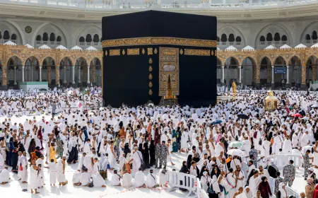 أمير سعودي يرد على مغرد هاجم المملكة ومن وصفهم بـ"حجاج موسم الرياض"
