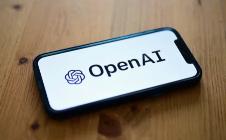 شركة "OpenAI" تتهم موظفاً سابقاً بتسريب معلومات عن جهاز يعمل بالذكاء الاصطناعي