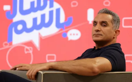 "كبسة.. طعمية".. باسم يوسف يوجه رسالة عن مخاطر السوشيال ميديا تحت أنظار السيسي