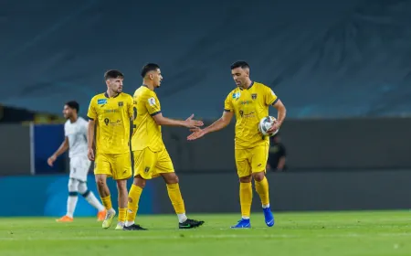 لقطة من الدوري السعودي.. حمد الله يتشاجر مع زميله أثناء مغادرتهما الملعب