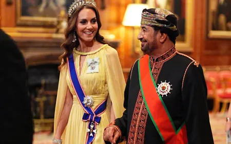 تاج الأميرة ديانا وفستان من مصمم عربي.. كيف اختارت كيت ميدلتون أزياءها لاستقبال سلطان عُمان؟