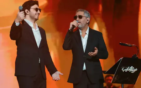 لحظة عائلية مميزة على مسرح الرياض.. فضل شاكر وابنه في ديو غنائي يأسر الجمهور