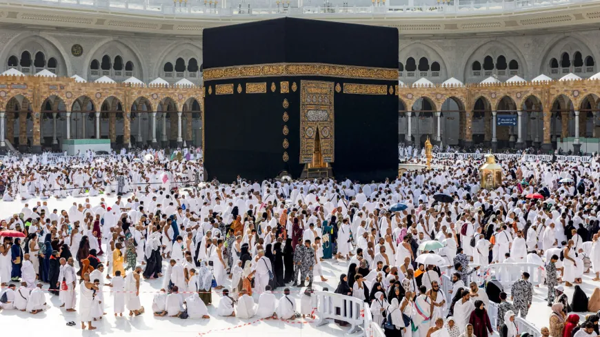 أمير سعودي يرد على انتقادات حول استهداف مطار الرياض