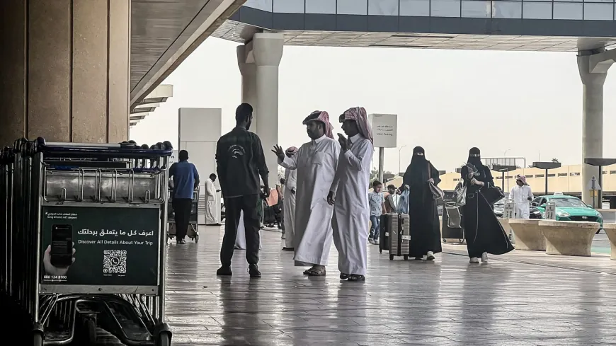 قيادة الإمارات تعزي الملك السعودي بضحايا الهجوم على مطار الرياض