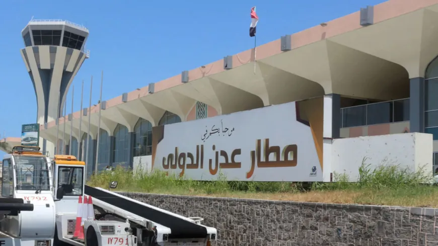 طائرة يمنية تنجو من هجوم صاروخي في مطار عدن