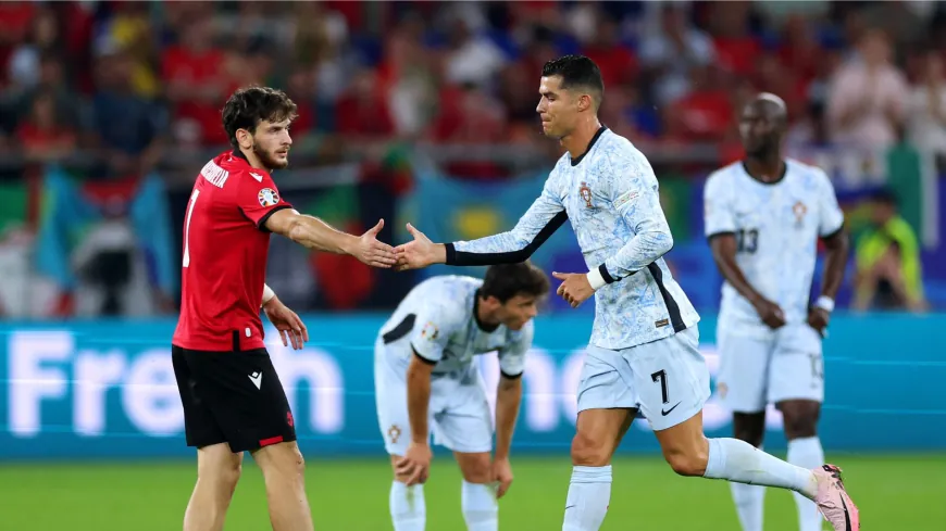 رونالدو يدعم كفاراتسخيليا بعد الإصابة.. ماذا كتب له؟