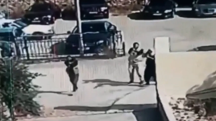 كاميرات المراقبة توثق لحظات إطلاق النار على كنيسة في الكرك